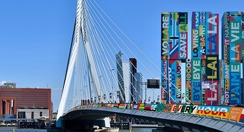 Hoofdafbeelding Circulaire Songfestivalvlaggen sieren de stad Rotterdam!